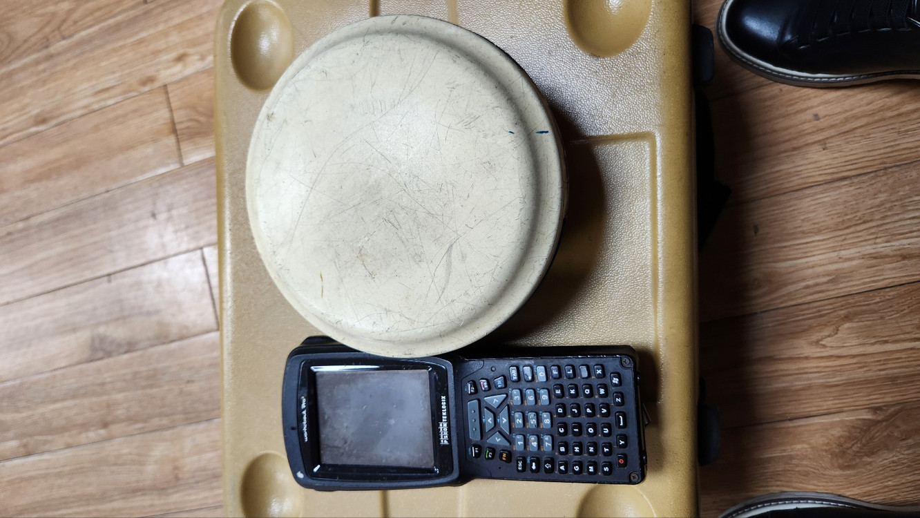 GPS 측량기 및 광파기 세트 이미지