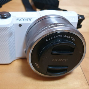 소니 미러리스 카메라 A5000 화이트 택포25만원 이미지
