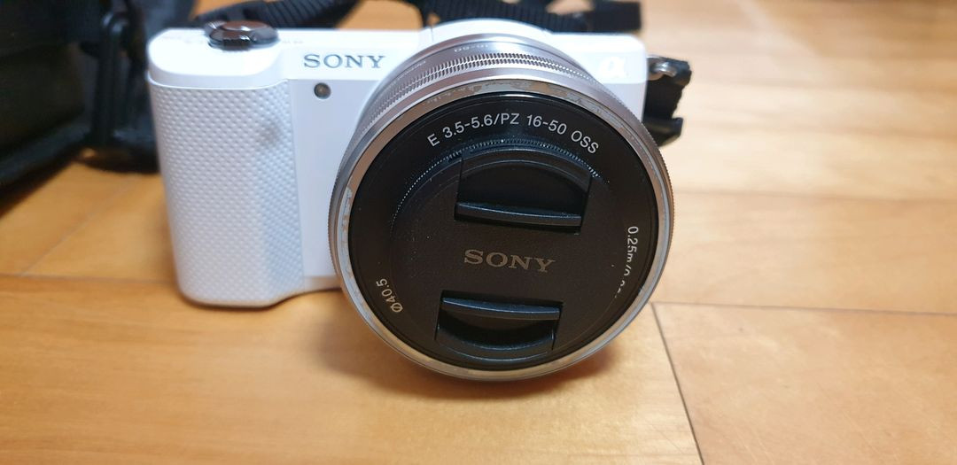 소니 미러리스 카메라 A5000 화이트 택포25만원 이미지