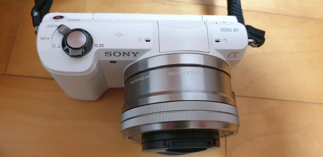 소니 미러리스 카메라 A5000 화이트 택포25만원 이미지