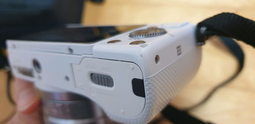 소니 미러리스 카메라 A5000 화이트 택포25만원 이미지