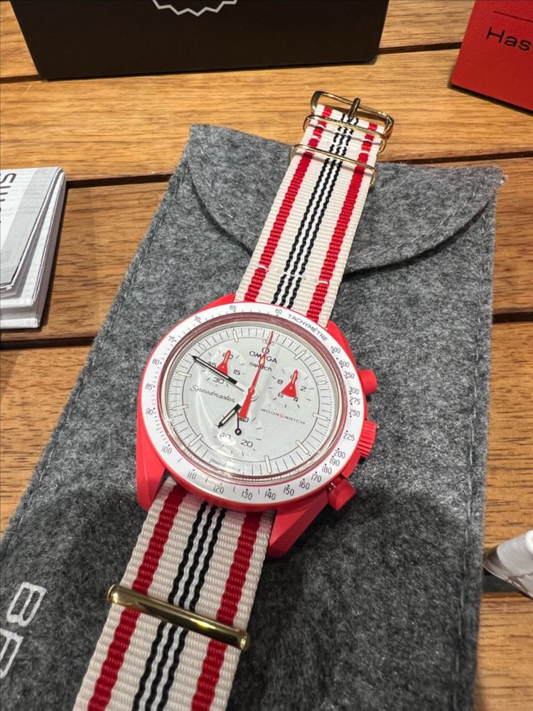 오메가 스와치 문스와치 미션 투 마스 화성 신품판매합니다. 이미지