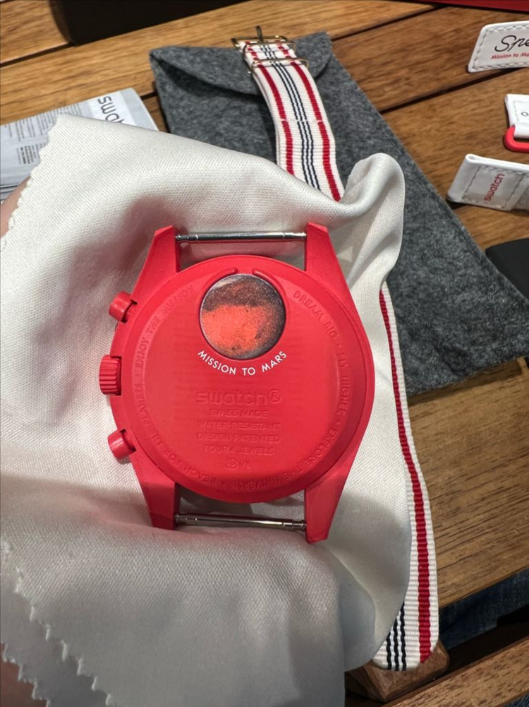 오메가 스와치 문스와치 미션 투 마스 화성 신품판매합니다. 이미지