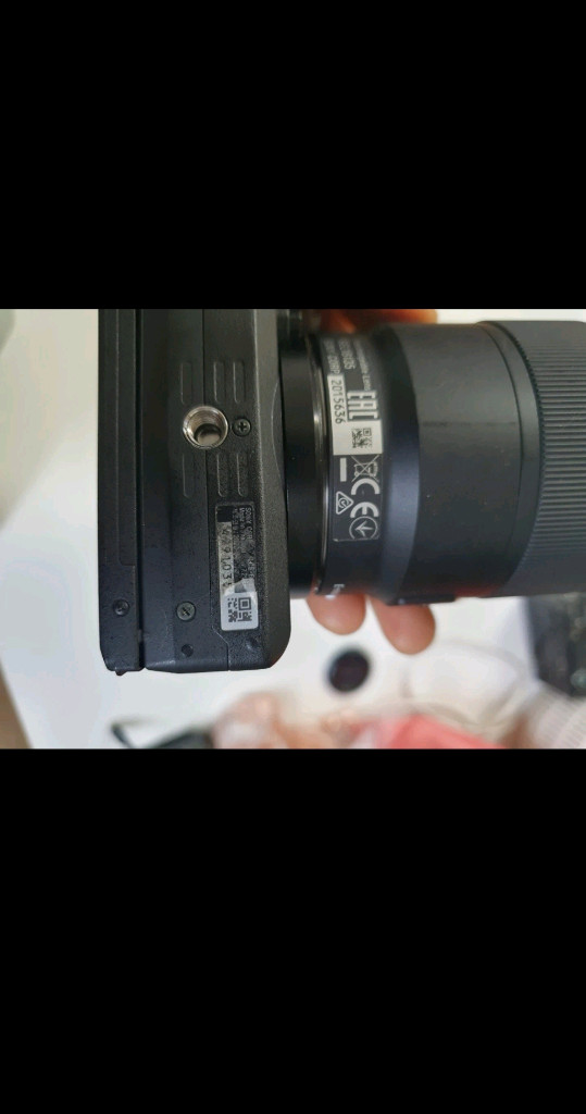 소니 A6400 미러리스 카메라 E 18-135mm 박스풀. A급 이미지