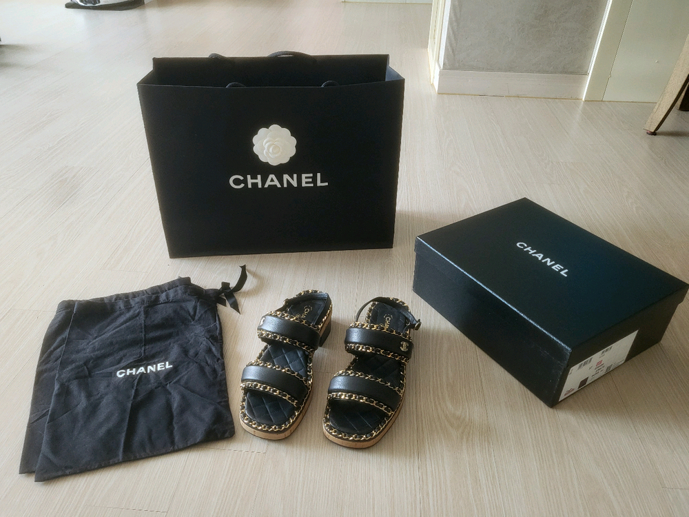 샤넬 퀄팅 체인 샌들 블랙 37사이즈 팝니다. 백화점 영수증포함. 이미지