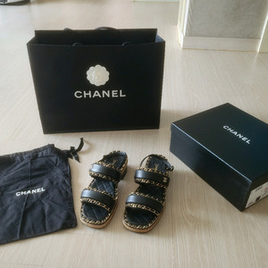 샤넬 퀄팅 체인 샌들 블랙 37사이즈 팝니다. 백화점 영수증포함. 이미지
