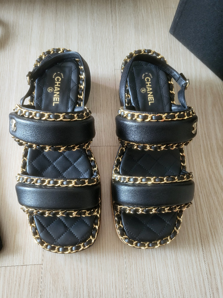 샤넬 퀄팅 체인 샌들 블랙 37사이즈 팝니다. 백화점 영수증포함. 이미지