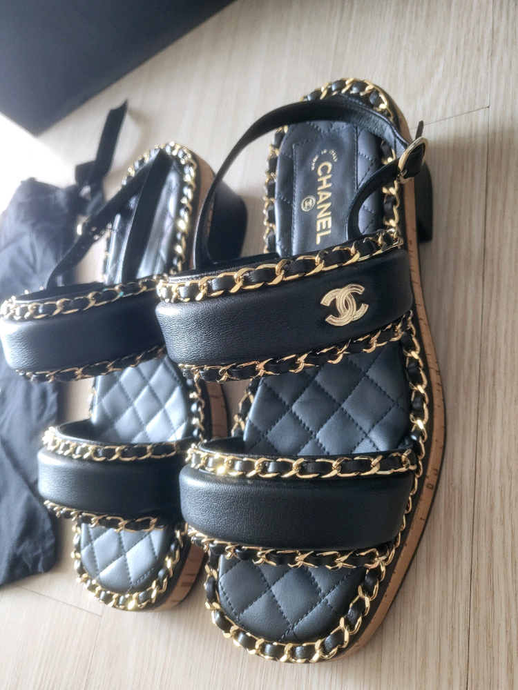 샤넬 퀄팅 체인 샌들 블랙 37사이즈 팝니다. 백화점 영수증포함. 이미지