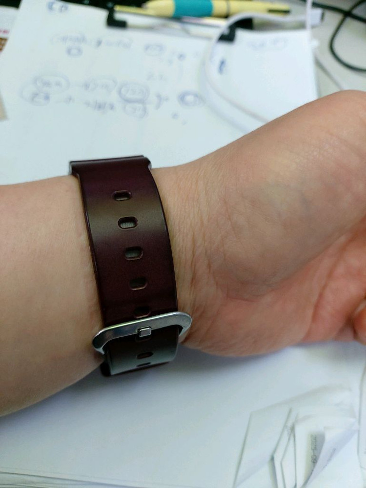 카시오 지샥 버건디색 시계 이미지