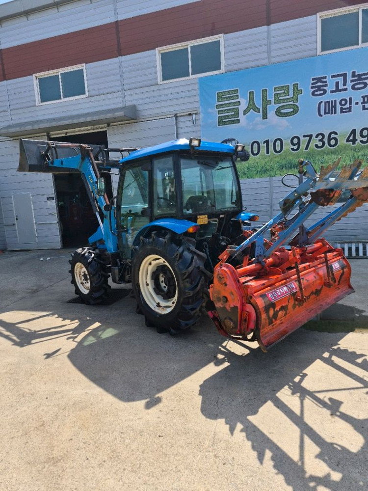 LS 트랙터 60마력 로더 포함된 트렉터 소개합니다사진에서 보시는 것처럼 로더와 로터리까지 모두 이미지