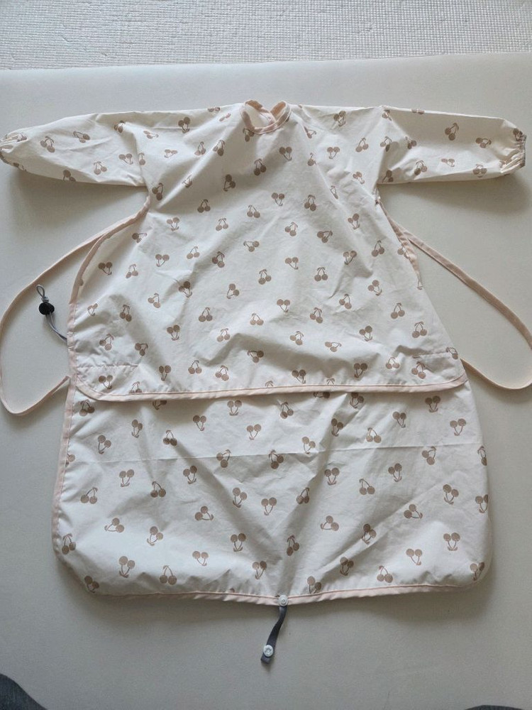 아기 자기주도 이유식 턱받이 앞치마 이미지