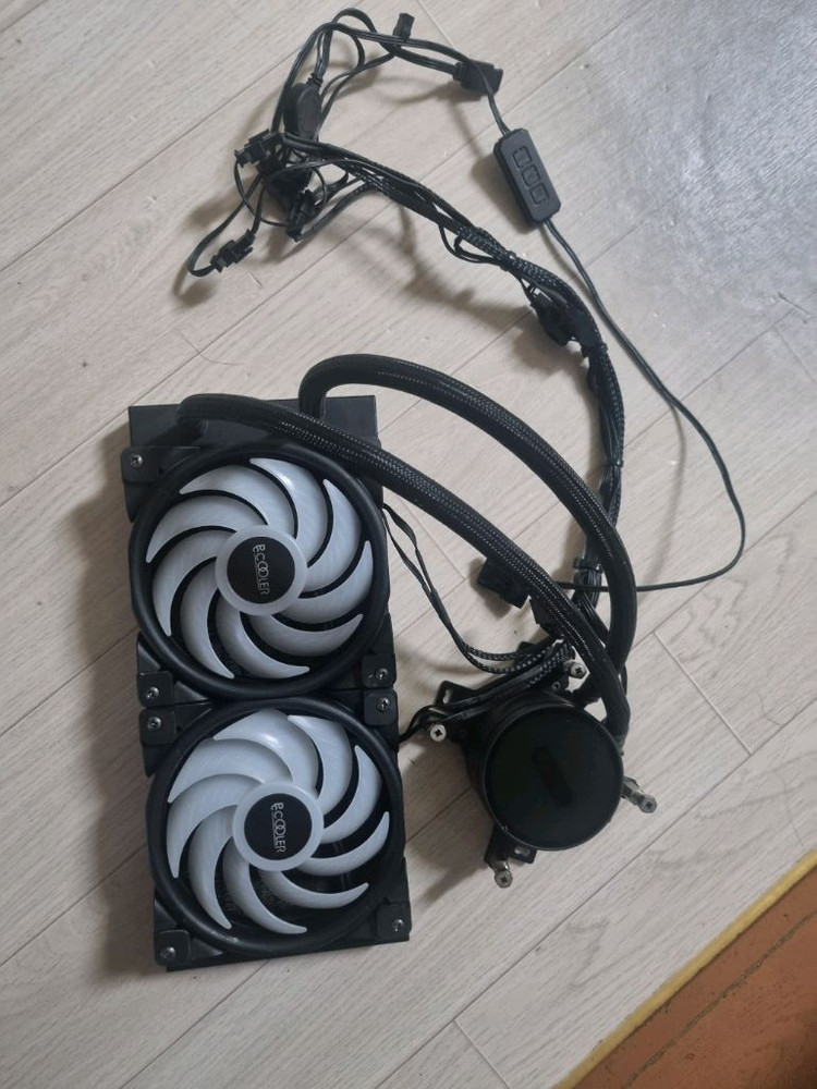 cpu쿨러 수냉쿨러 팝니다 이미지