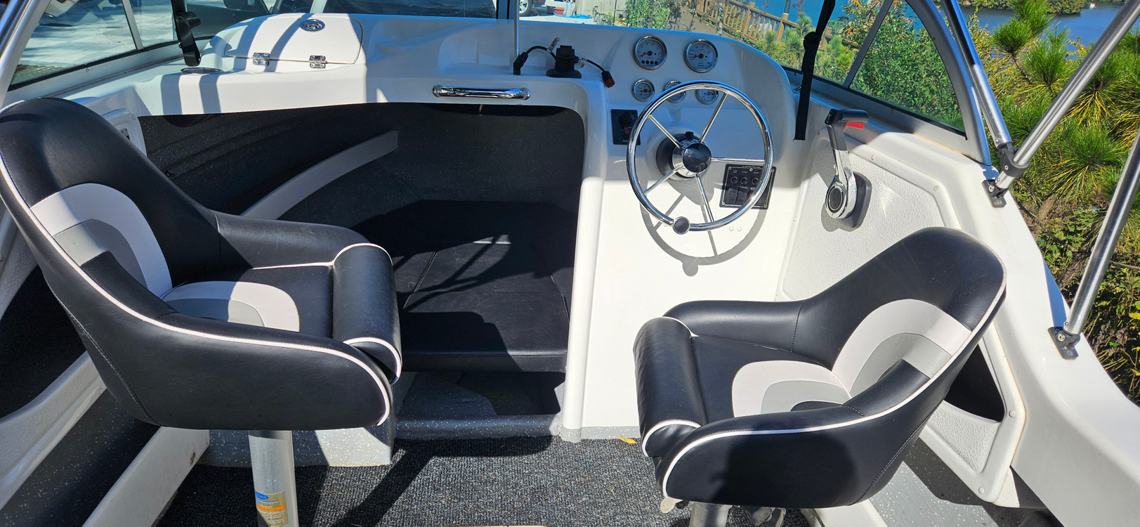 낚시보트 이미지