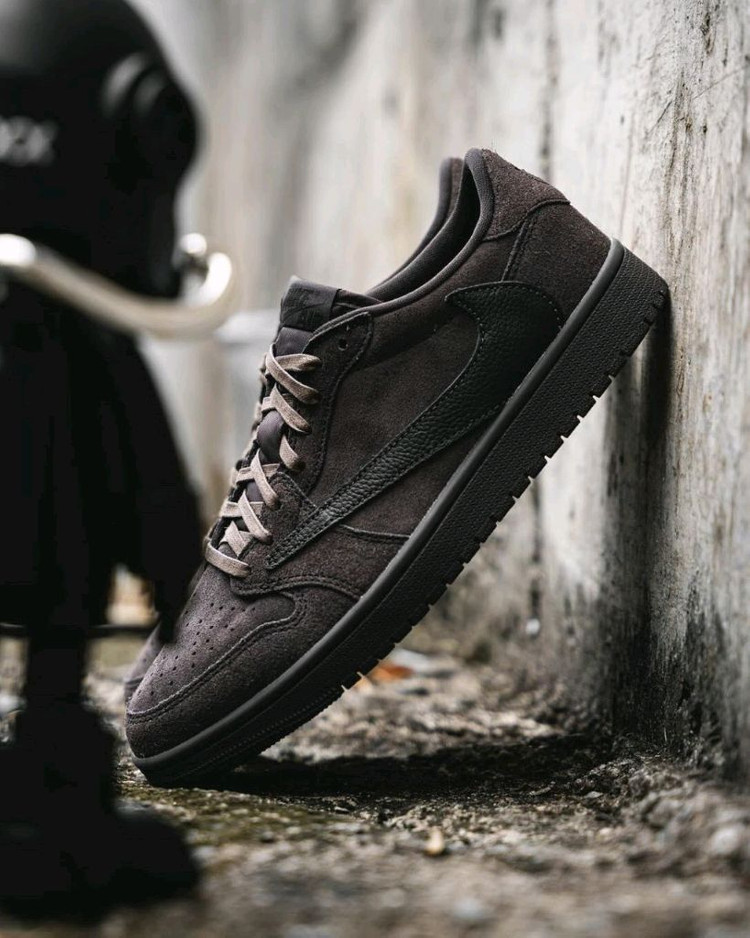 [270]나이키 x 트래비스 스캇 조던1 벨벳 브라운 이미지