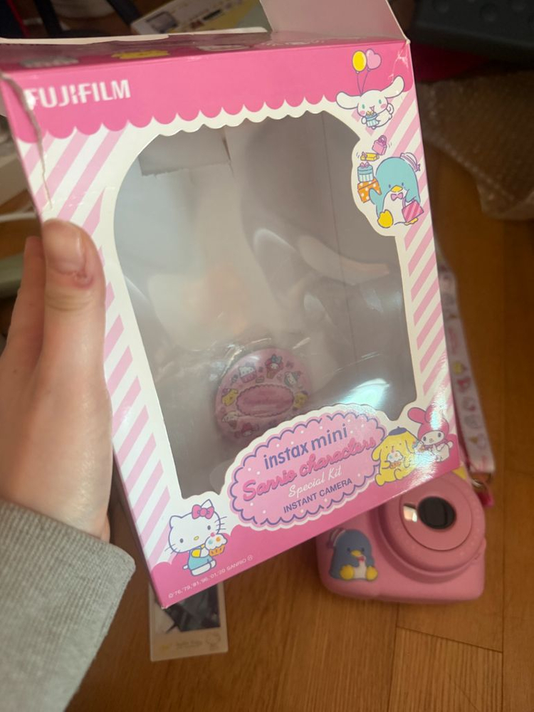 헬로키티 마이멜로디 시나모롤등 산리오 캐릭터즈 콜라보 미니 폴라로이드 카메라 인스탁스 미니 20년 발매 이미지