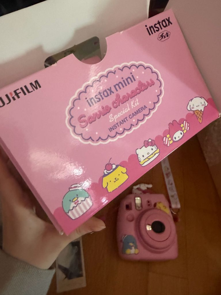 헬로키티 마이멜로디 시나모롤등 산리오 캐릭터즈 콜라보 미니 폴라로이드 카메라 인스탁스 미니 20년 발매 이미지