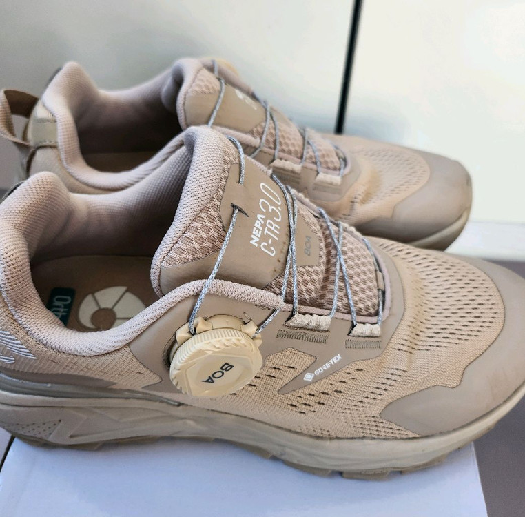 거의새거 네파 스톰프 고어텍스 등산화트래킹화 운동화 네파신발 하이킹화 워킹화 이미지