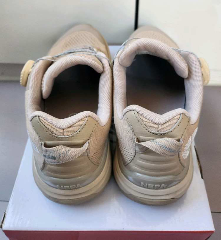 거의새거 네파 스톰프 고어텍스 등산화트래킹화 운동화 네파신발 하이킹화 워킹화 이미지