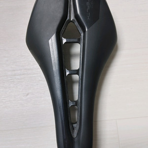 컨디션좋음) 시마노 스텔스 프로 카본 안장 블랙 142mm 팝니다.(택포12만) 이미지