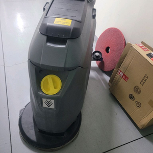 카처 보행식 습식 바닥 청소차 BD50/50C 이미지