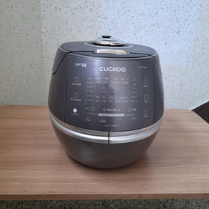 쿠쿠 IH압력밥솥 CRP-CHP1010FD 10인용 판매합니다~~ 이미지