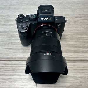 소니 A7M3 바디와 FE 24-70mm F4 ZA OSS 칼짜이즈렌즈 셋트로 판매합니다