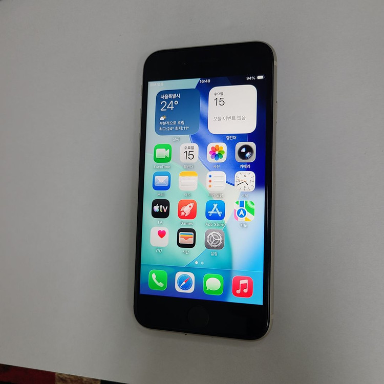 아이폰 SE3 화이트 256G 무잔상 배터리성능100% 213514 이미지