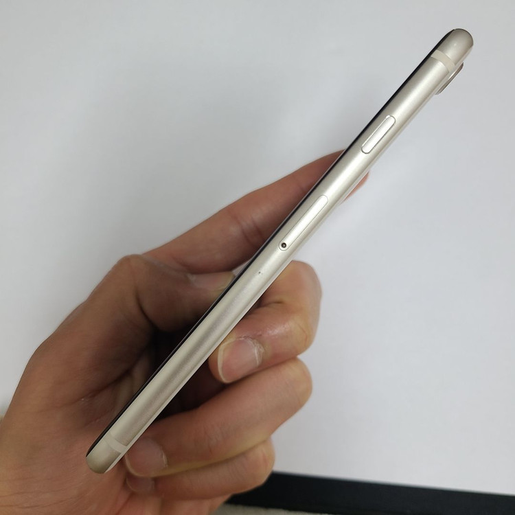 아이폰 SE3 화이트 256G 무잔상 배터리성능100% 213514 이미지