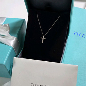 티파니앤코 크로스 펜던트 목걸이 이미지