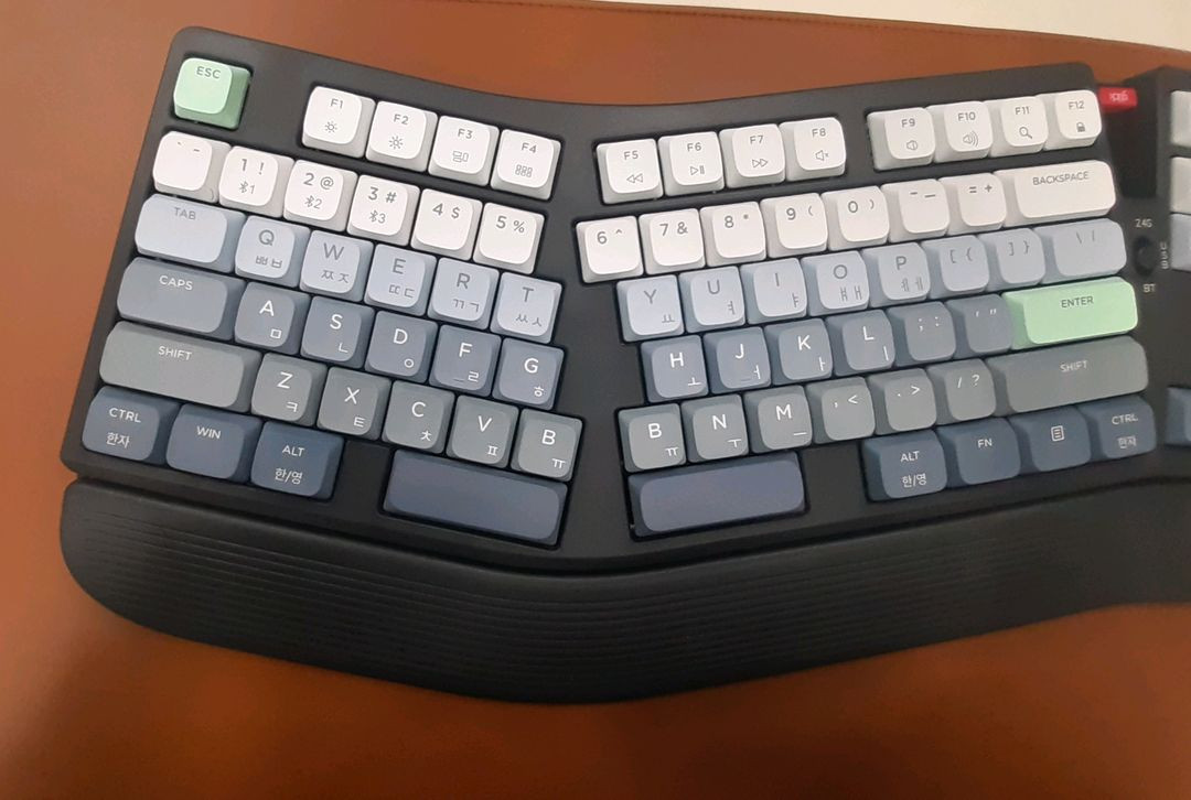 지클릭커 EK700 로우프로파일 인체공학 저소음 기계식 키보드 이미지