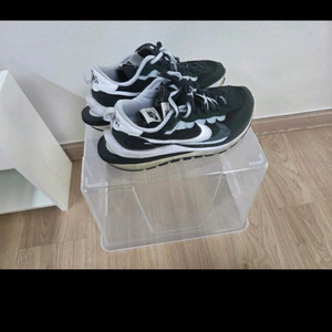 나이키 사카이 베이퍼와플 검흰 270 이미지