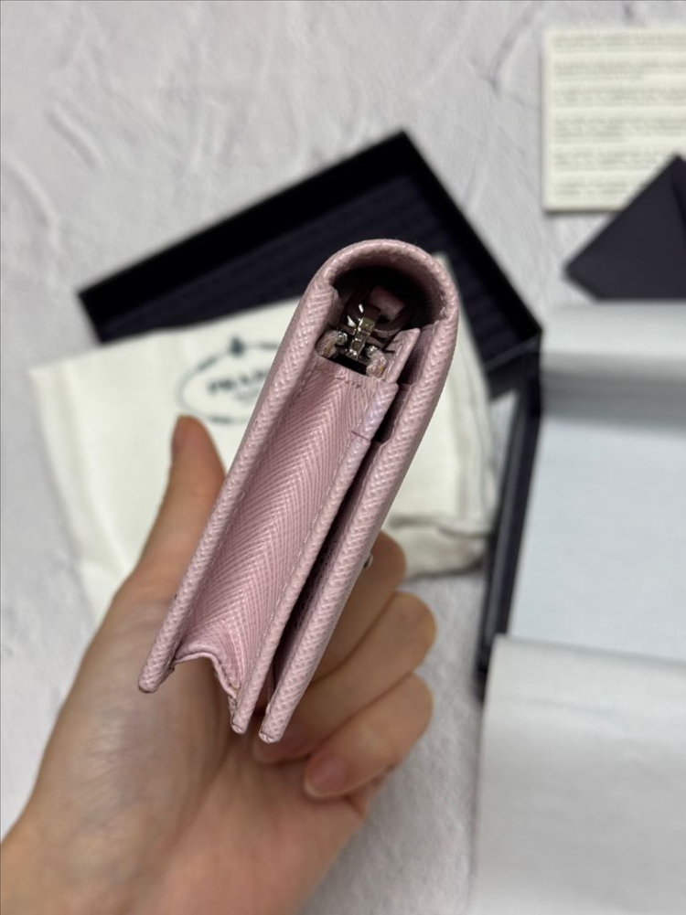 프라다 단종 사피아노 트라이앵글 반지갑 알라바스터(베이비핑크) 이미지
