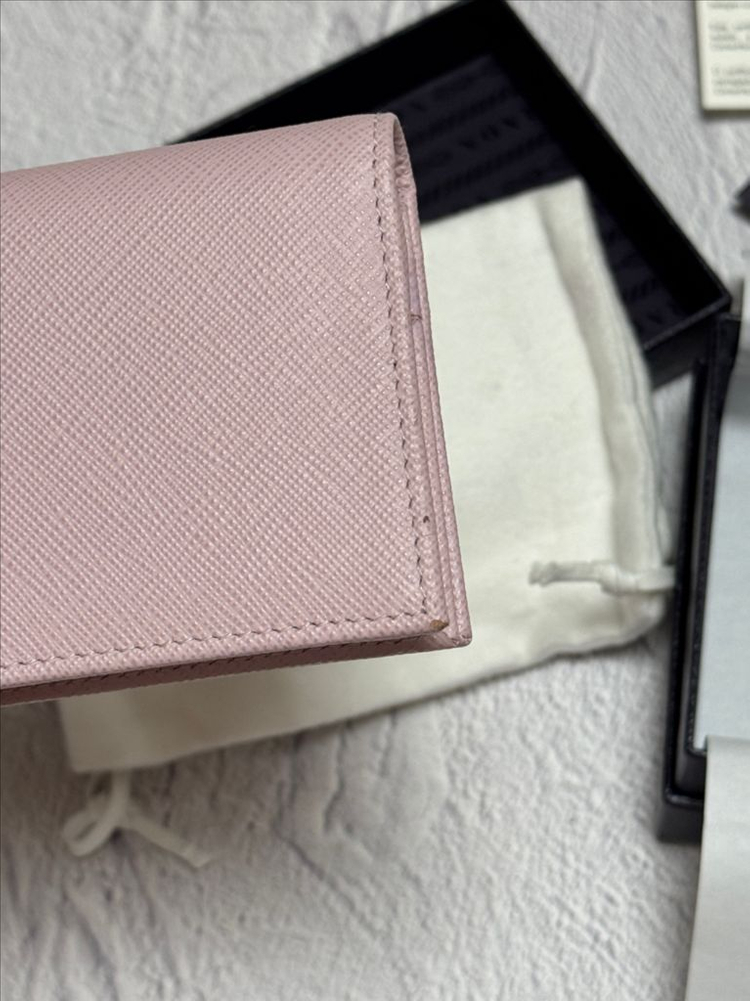 프라다 단종 사피아노 트라이앵글 반지갑 알라바스터(베이비핑크) 이미지