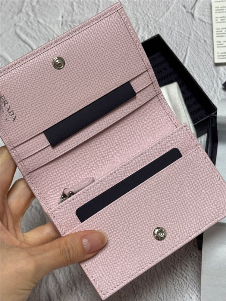 프라다 단종 사피아노 트라이앵글 반지갑 알라바스터(베이비핑크) 이미지