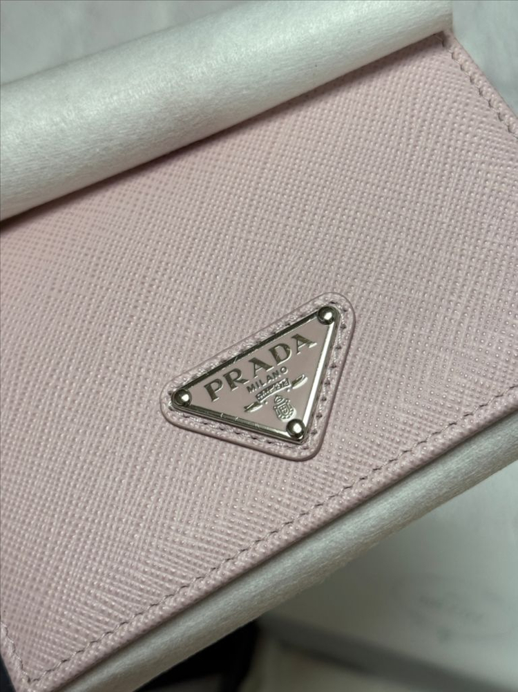 프라다 단종 사피아노 트라이앵글 반지갑 알라바스터(베이비핑크) 이미지