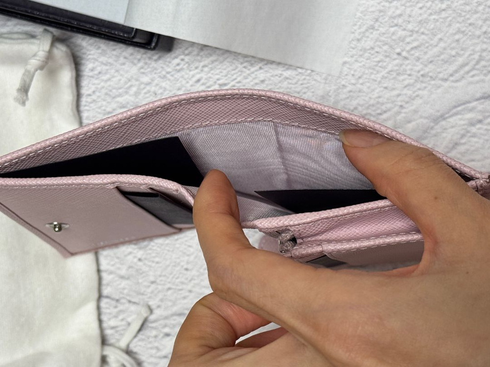 프라다 단종 사피아노 트라이앵글 반지갑 알라바스터(베이비핑크) 이미지