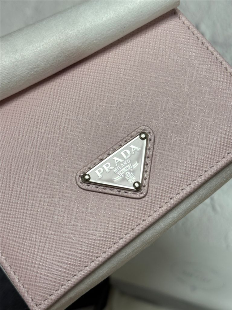 프라다 단종 사피아노 트라이앵글 반지갑 알라바스터(베이비핑크) 이미지
