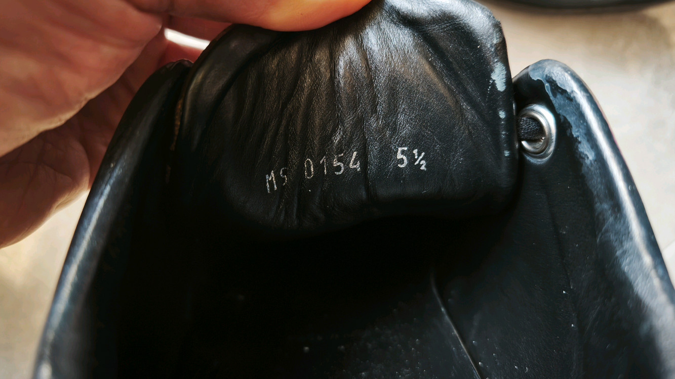 남성 가죽 스니커즈 이미지