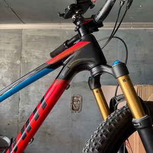 자이언트 MTB 풀카본 골드샥 XT Disc 이미지