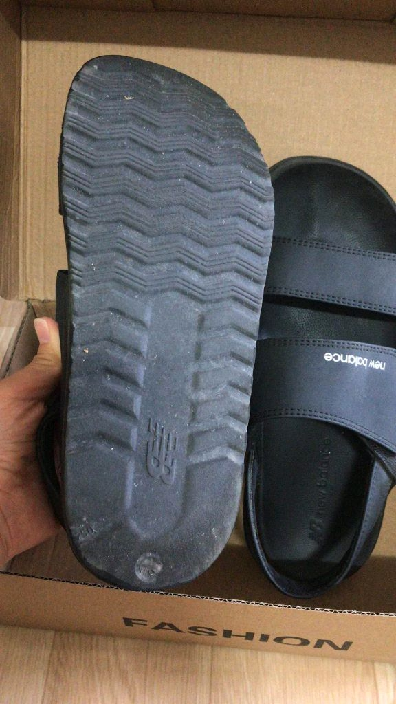 뉴발란스 샌들 250 이미지