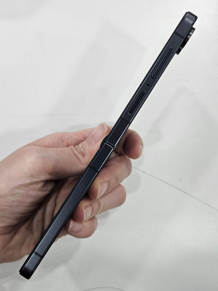 갤럭시Z플립7 256GB 블랙 이미지