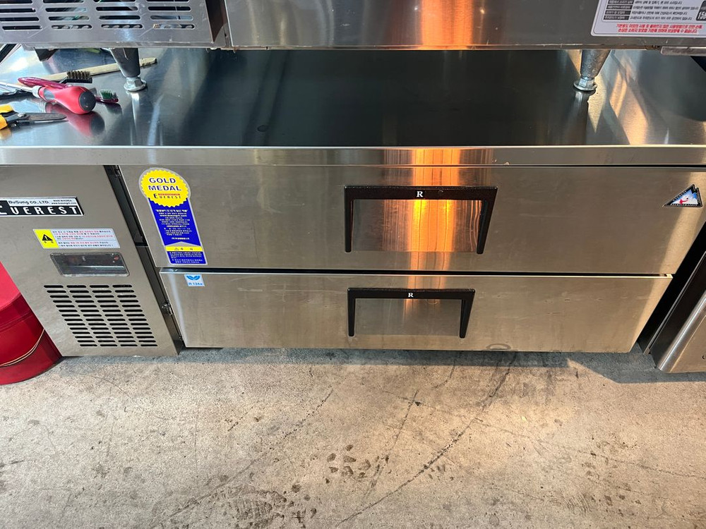부성 에베레스트 낮은서랍식냉장고 1200 간냉식 낮은작업대테이블 업소용 중고 서랍형태 밧드 바트 이미지