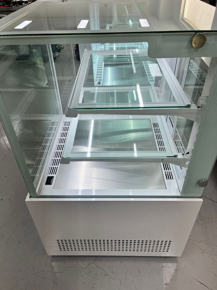 제과쇼케이스 700 3단 카페 케이크진열 보관 냉장고 업소용 중고 화이트 미니 디저트 음료 이미지