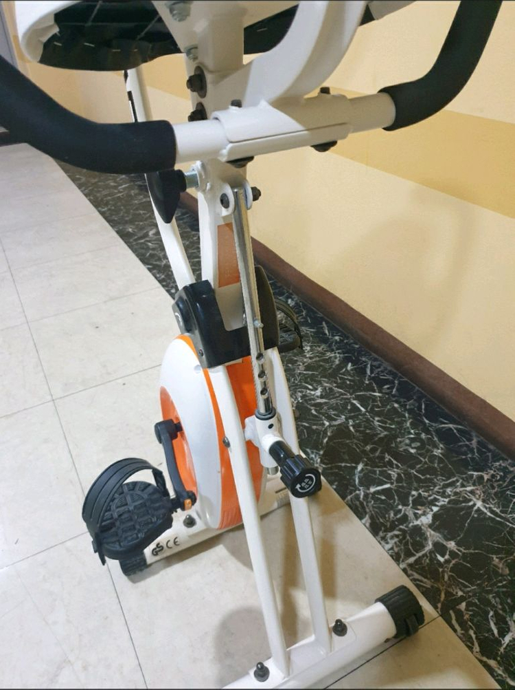 HEAD 접이식 실내자전거 이미지