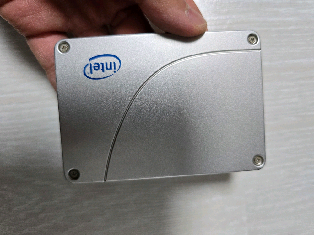 삼성, 인텔 ssd 2개 , 2.5인치 c타입 외장케이스 1개 일괄 판매합니다 이미지