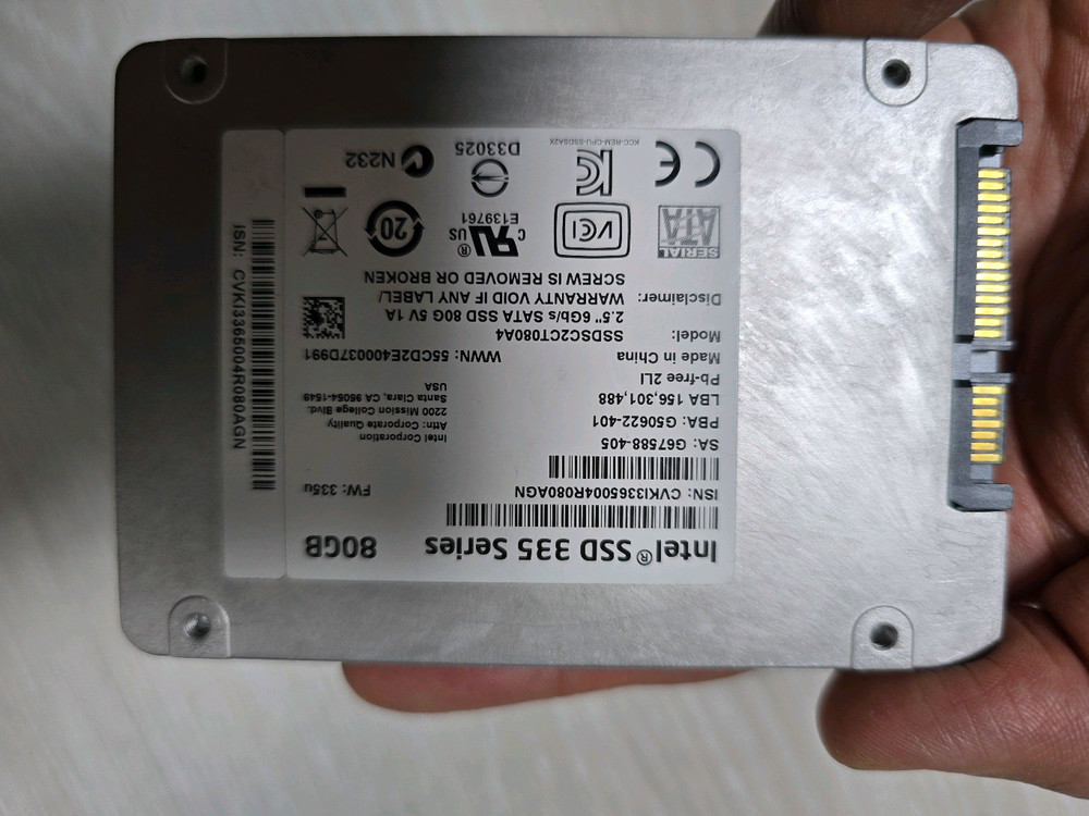 삼성, 인텔 ssd 2개 , 2.5인치 c타입 외장케이스 1개 일괄 판매합니다 이미지