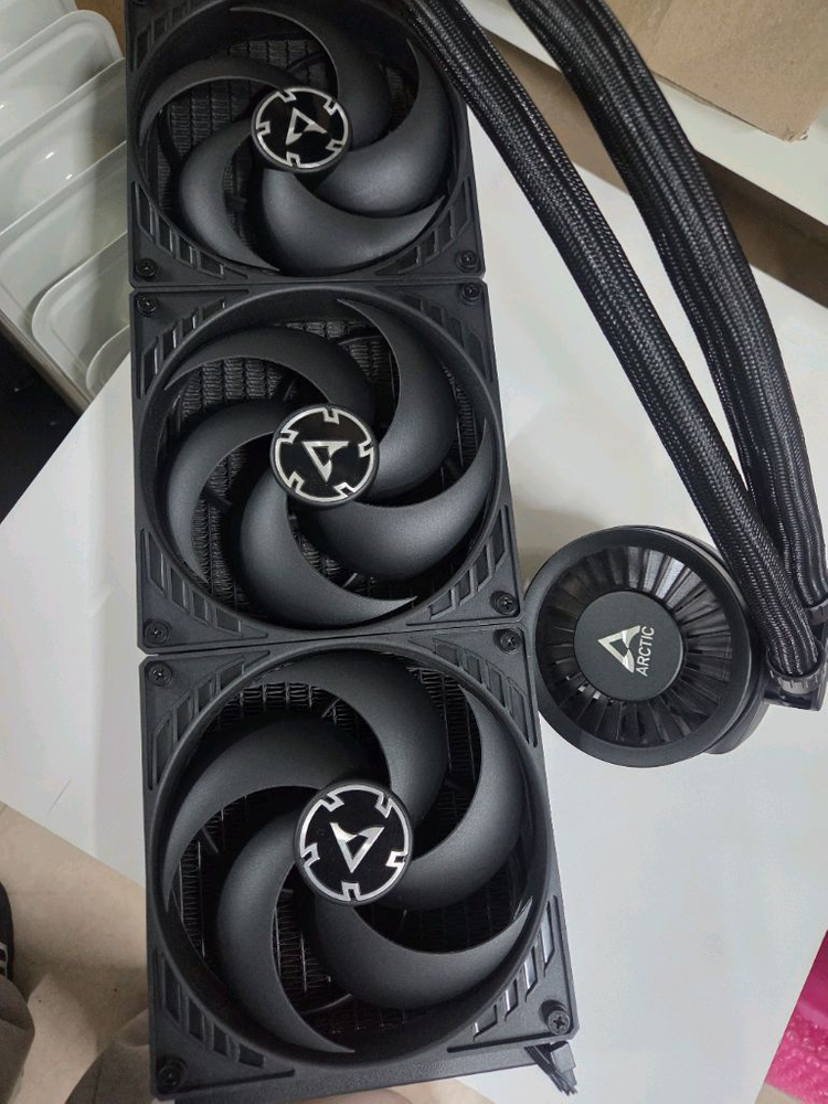 arctic liquid freezer III 420 수냉쿨러팝니다$ 이미지