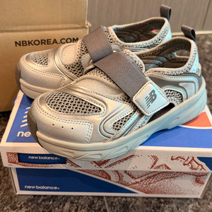 뉴발란스 프리들x 그레이 210 이미지