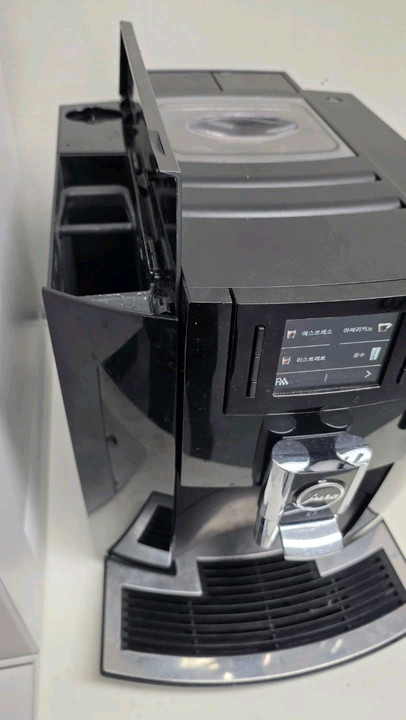 유라 E7 커피머신 이미지