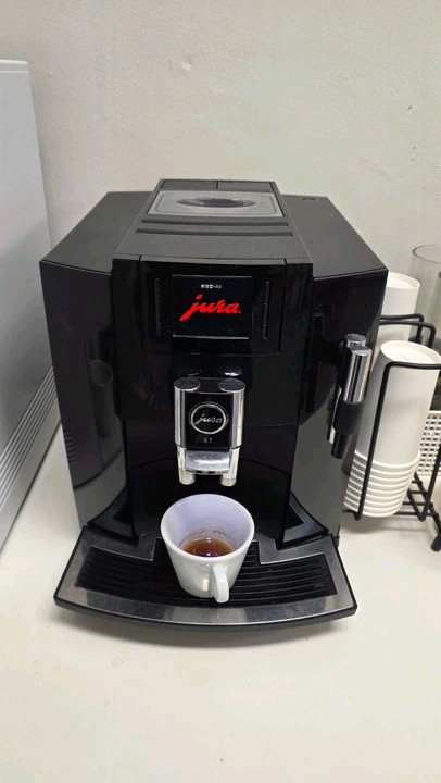 유라 E7 커피머신 이미지